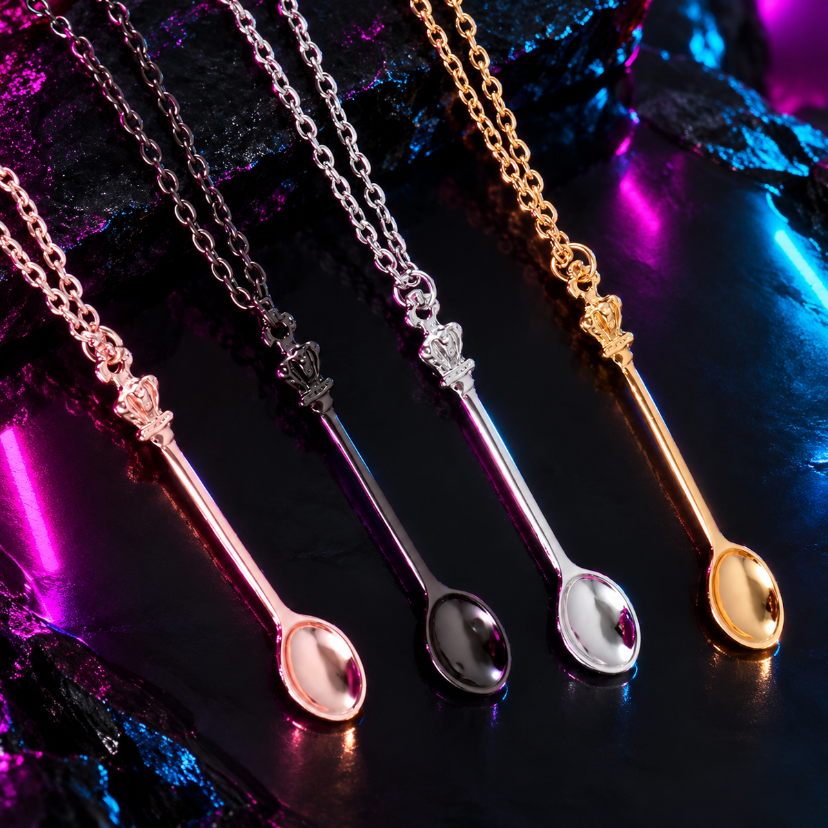 Cheeky bump necklace